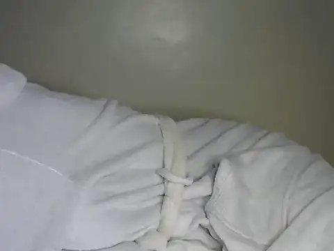 Novah  online show from 04-10-26, 01:34