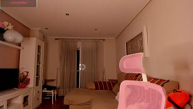 bella apont online show from 10-24-25, 10:42