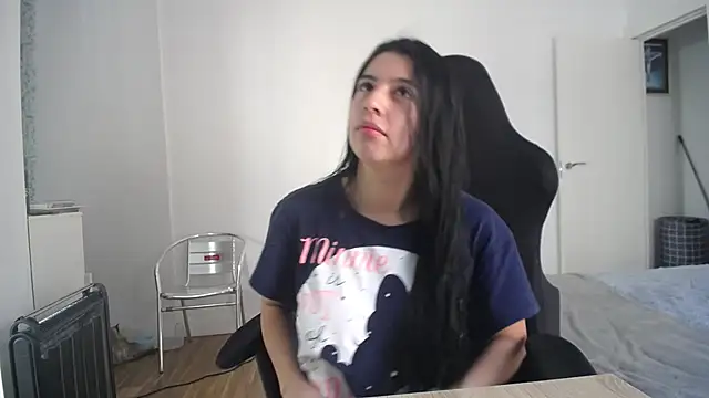 Snapshot of Contantin_helena chatting on 01-18-26, 01:47 Contantin helena online show from 01-18-26, 01:47