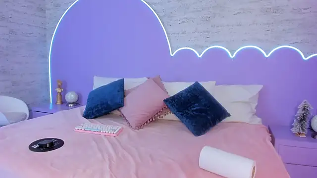 Giaa Ross online show from 12-20-25, 07:39