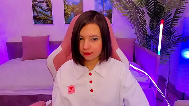 Snapshot of Lina_Brownie chatting on 02-15-25, 01:53 Lina Brownie online show from 02-15-25, 01:53
