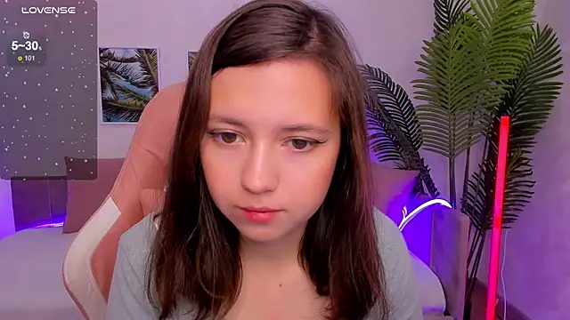Snapshot of Lina_Brownie chatting on 09-19-25, 02:48 Lina Brownie online show from 09-19-25, 02:48
