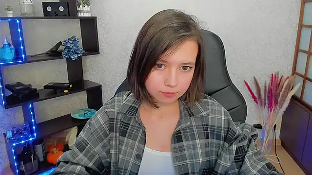 Snapshot of Lina_Brownie chatting on 01-25-25, 06:12 Lina Brownie online show from 01-25-25, 06:12
