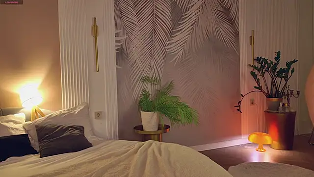 Miley Smile online show from 11-29-25, 05:18