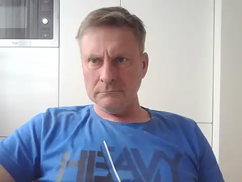 Snapshot of johnnym1 chatting on 03-12-25, 01:40 johnnym1 online show from 03-12-25, 01:40