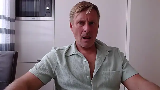 Snapshot of johnnym1 chatting on 10-24-25, 10:25 johnnym1 online show from 10-24-25, 10:25