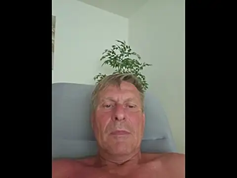 johnnym1 online show from 06-22-26, 01:52