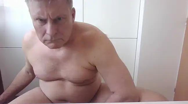 Snapshot of johnnym1 chatting on 03-07-25, 01:07 johnnym1 online show from 03-07-25, 01:07