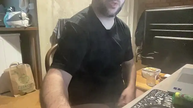 Snapshot of RedDante89 chatting on 03-12-26, 07:12 RedDante89 online show from 03-12-26, 07:12