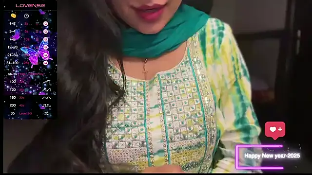 Snapshot of Spice-Summi chatting on 01-22-25, 01:11 Spice-Summi online show from 01-22-25, 01:11