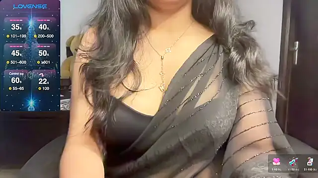 Snapshot of Spice-Summi chatting on 12-23-24, 08:22 Spice-Summi online show from 12-23-24, 08:22