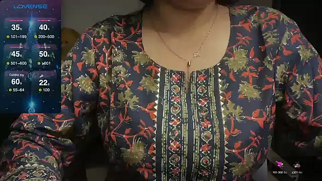 Snapshot of Spice-Summi chatting on 12-27-24, 02:43 Spice-Summi online show from 12-27-24, 02:43