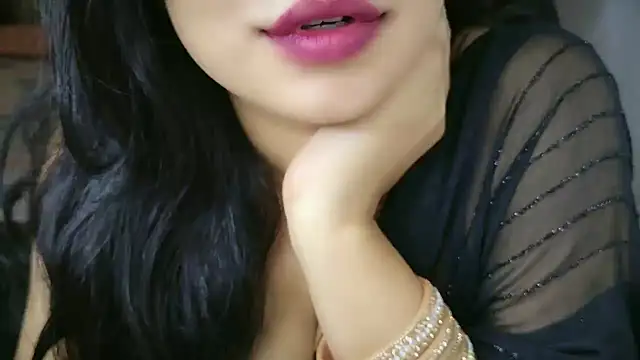 Snapshot of Spice-Summi chatting on 10-11-25, 01:23 Spice-Summi online show from 10-11-25, 01:23