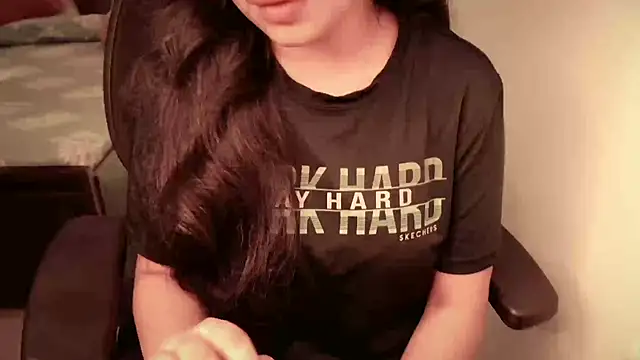 Snapshot of Spice-Summi chatting on 10-04-25, 10:28 Spice-Summi online show from 10-04-25, 10:28