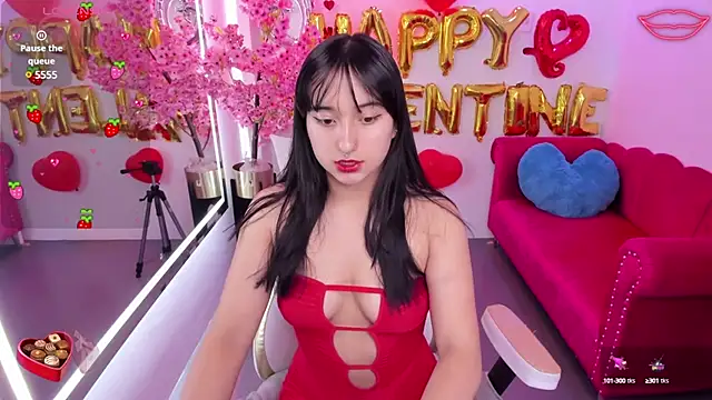 Snapshot of Miss_dolly_ chatting on 02-19-25, 12:33 Miss dolly  online show from 02-19-25, 12:33