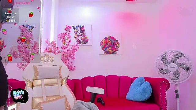 Snapshot of Miss_dolly_ chatting on 03-10-25, 03:30 Miss dolly  online show from 03-10-25, 03:30