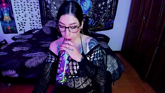 Snapshot of alice_666f chatting on 05-26-26, 02:37 alice 666f online show from 05-26-26, 02:37
