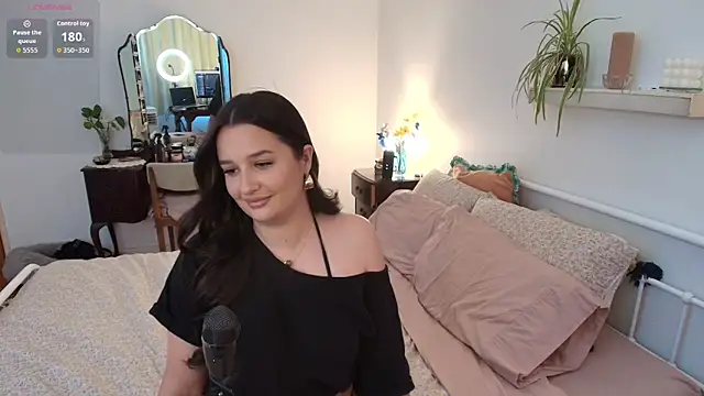 Snapshot of Lenas_Room chatting on 01-15-26, 07:01 Lenas Room online show from 01-15-26, 07:01