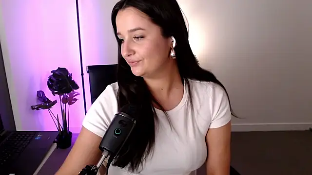 Snapshot of Lenas_Room chatting on 10-03-25, 11:45 Lenas Room online show from 10-03-25, 11:45