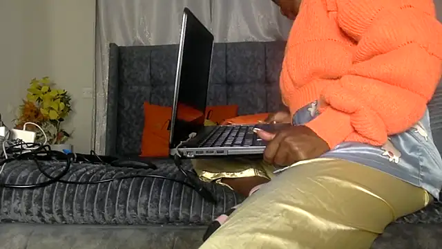 t-NaughtyLicia online show from 04-14-26, 03:00