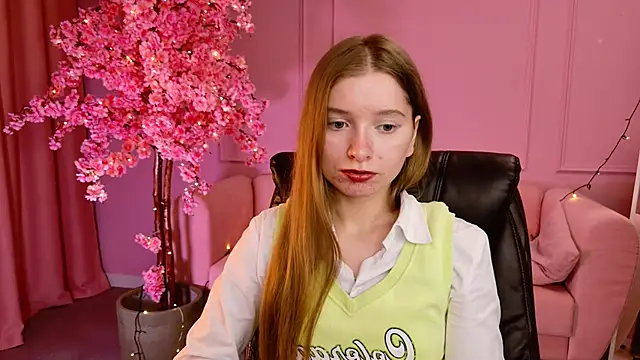 Snapshot of MayaSinabon chatting on 03-08-25, 12:20 MayaSinabon online show from 03-08-25, 12:20