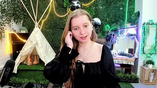 Snapshot of MayaSinabon chatting on 10-05-25, 12:18 MayaSinabon online show from 10-05-25, 12:18