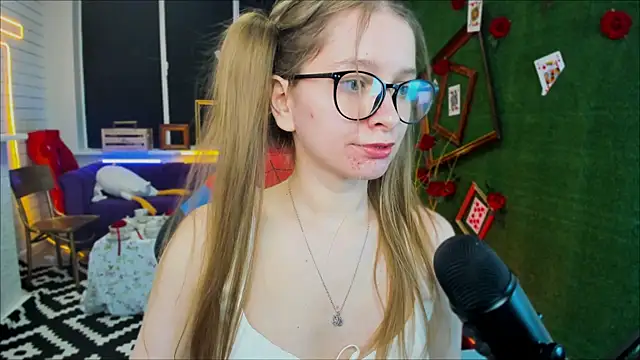 Snapshot of MayaSinabon chatting on 02-23-25, 12:16 MayaSinabon online show from 02-23-25, 12:16
