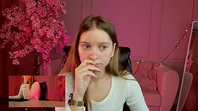 Snapshot of MayaSinabon chatting on 03-11-25, 12:06 MayaSinabon online show from 03-11-25, 12:06