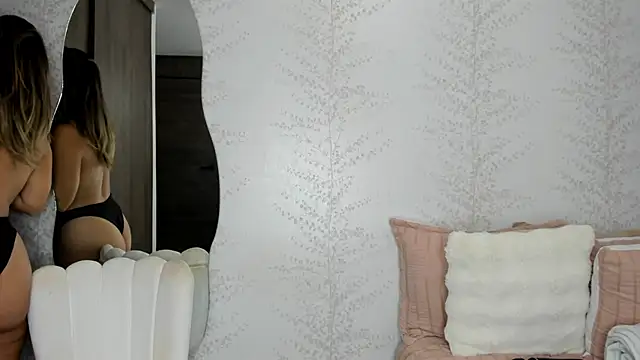 Snapshot of layla_vanegas chatting on 11-23-25, 03:38 layla vanegas online show from 11-23-25, 03:38