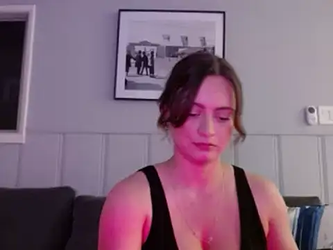 Snapshot of Sophie_Raegan chatting on 02-24-25, 08:17 Sophie Raegan online show from 02-24-25, 08:17