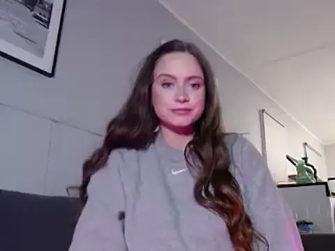 Snapshot of Sophie_Raegan chatting on 03-10-25, 10:18 Sophie Raegan online show from 03-10-25, 10:18