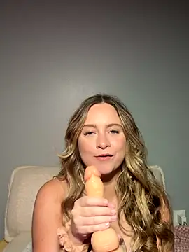 Sophie Raegan online show from 10-31-25, 03:08