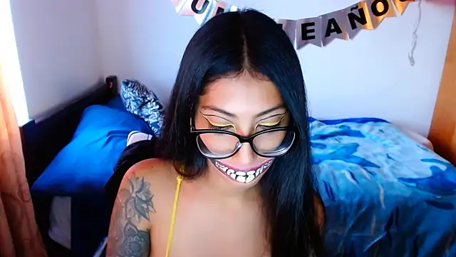 Snapshot of sofia_rosse4 chatting on 10-03-25, 10:33 sofia rosse4 online show from 10-03-25, 10:33