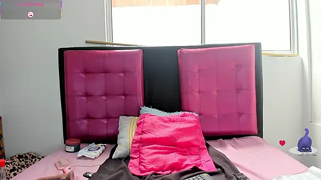 Snapshot of AlanaLars chatting on 02-02-26, 06:18 AlanaLars online show from 02-02-26, 06:18