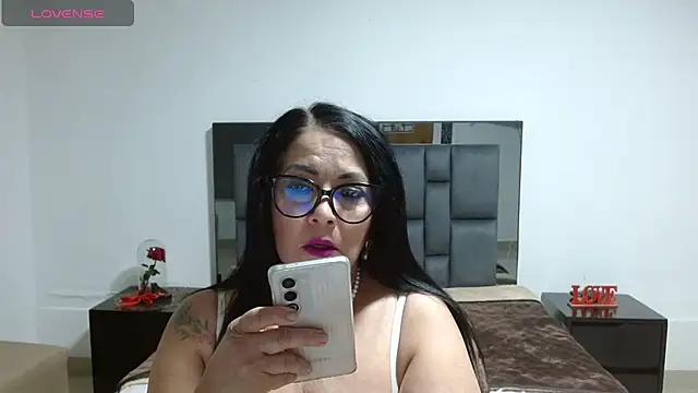 Snapshot of lindaesmeralda chatting on 07-11-26, 11:21 lindaesmeralda online show from 07-11-26, 11:21