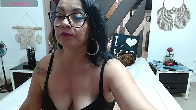 Snapshot of lindaesmeralda chatting on 03-09-25, 05:49 lindaesmeralda online show from 03-09-25, 05:49