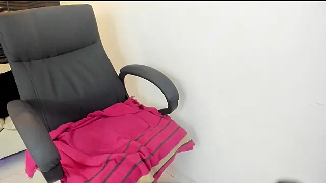 Snapshot of sofia_44 chatting on 02-09-26, 01:31 sofia 44 online show from 02-09-26, 01:31