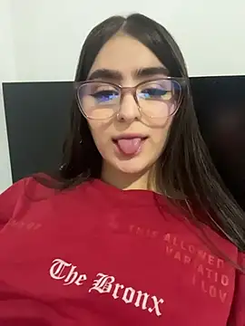 Snapshot of sofia_44 chatting on 02-25-26, 02:01 sofia 44 online show from 02-25-26, 02:01