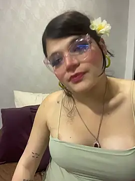 Snapshot of dayis_butera chatting on 05-22-26, 02:20 dayis butera online show from 05-22-26, 02:20