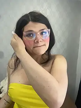 Snapshot of dayis_butera chatting on 06-17-26, 12:37 dayis butera online show from 06-17-26, 12:37