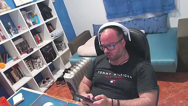 ravingr4d4 online show from 04-05-26, 09:54