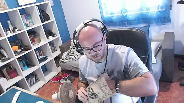 ravingr4d4 online show from 10-16-25, 01:08