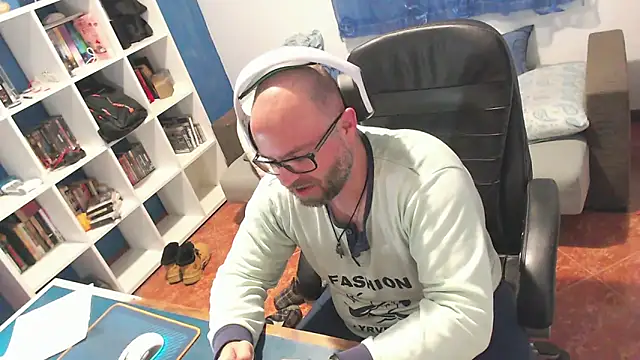 ravingr4d4 online show from 03-11-26, 12:04