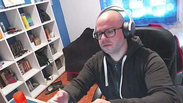 ravingr4d4 online show from 12-17-25, 09:36