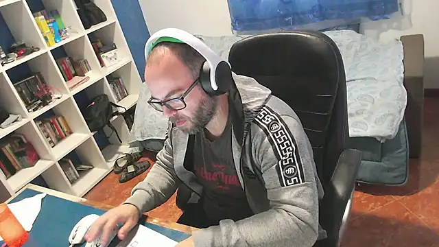 ravingr4d4 online show from 01-12-26, 09:16