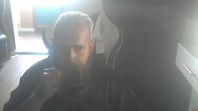 maseurbeardedpig online show from 10-31-25, 10:56