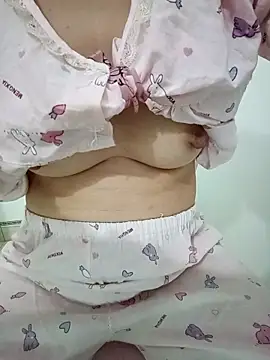 SweetGirl2k2 online show from 11-06-25, 12:47