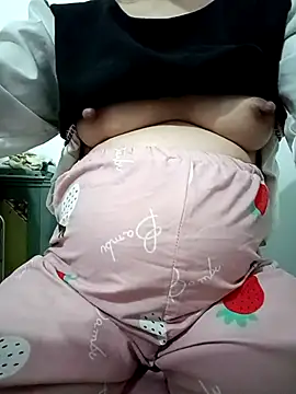 SweetGirl2k2 online show from 03-18-26, 01:46