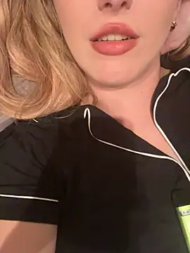 Snapshot of RoxxyDallas chatting on 03-09-25, 10:30 RoxxyDallas online show from 03-09-25, 10:30