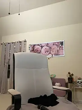 Snapshot of RoxxyDallas chatting on 12-07-24, 05:43 RoxxyDallas online show from 12-07-24, 05:43